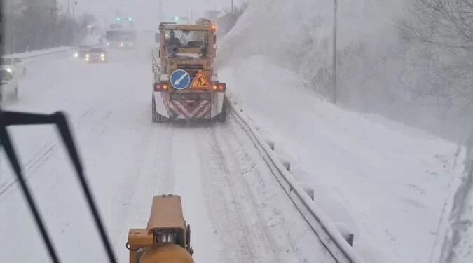 Изображение для новости: Костанай в снегу: названы причины несвоевременного выхода спецтехники
