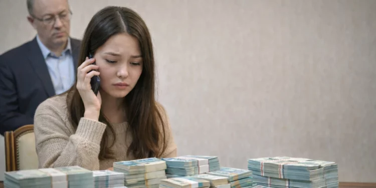 Изображение для новости: В Костанае студентка отдала родительские миллионы мошенникам