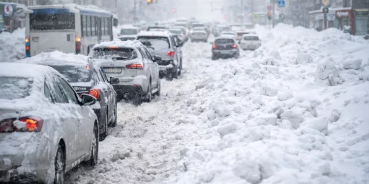 Изображение для новости: Кто не убрал? Полиция Костаная начала рейды из-за неубранного снега и наледи