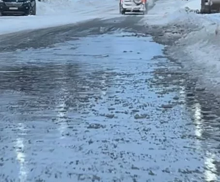 Изображение для новости: Улицу Алтынсарина заливает: коммунальщики срочно устраняют аварию