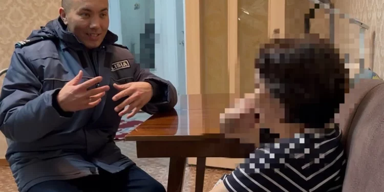 Изображение для новости: В Костанайской области полицейский спас пенсионерку от мошенников на 5 млн тенге