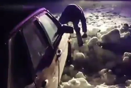 Изображение для новости: Машины застряли в сугробах — спасатели эвакуировали людей в Костанайской области