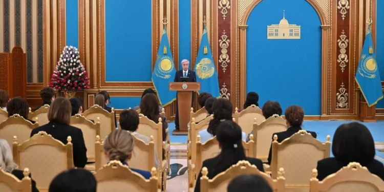 Изображение для новости: Токаев поздравил казахстанок с Международным женским днем