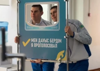 Изображение для новости: 13 пар близнецов проголосовали на референдуме в Костанайской области