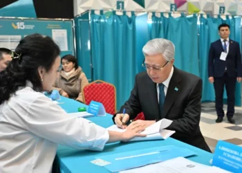 Изображение для новости: Президент Касым-Жомарт Токаев проголосовал на республиканском референдуме