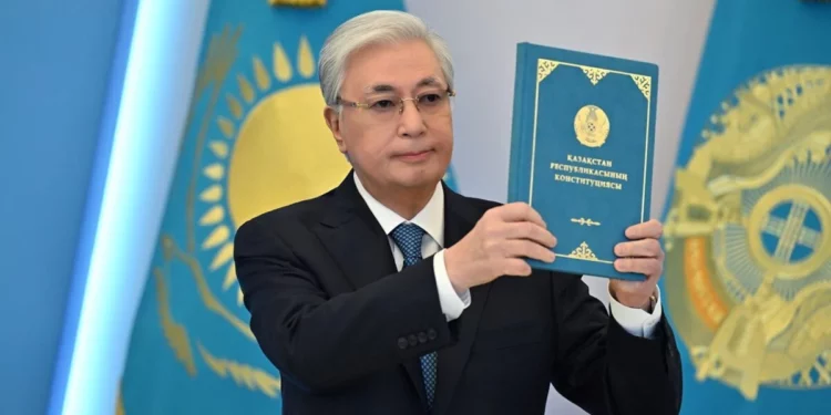 Изображение для новости: Токаев подписал новую Конституцию Казахстана