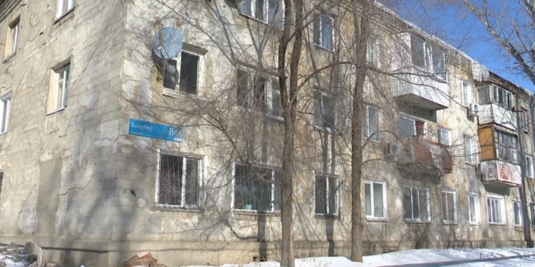 Изображение для новости: Обрушение крыши в аварийном доме в Костанае: жильцов срочно расселяют