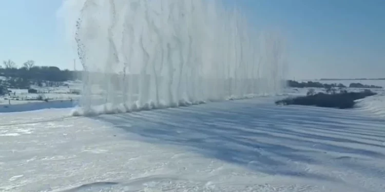Изображение для новости: Паводки в Костанайской области: лёд на реках взрывают