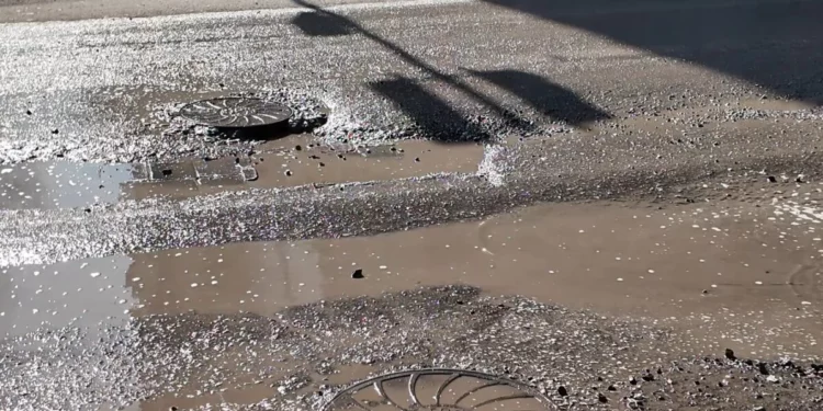 Изображение для новости: Снег сошел — дороги развалились: что происходит в Костанае