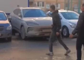 Изображение для новости: Видео жестокого избиения костанайского полицейского появилось в сети