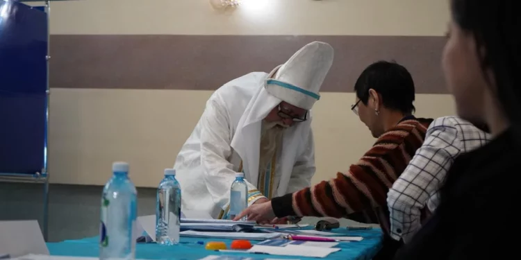 Изображение для новости: Қыдыр ата проголосовал на избирательном участке в Костанае