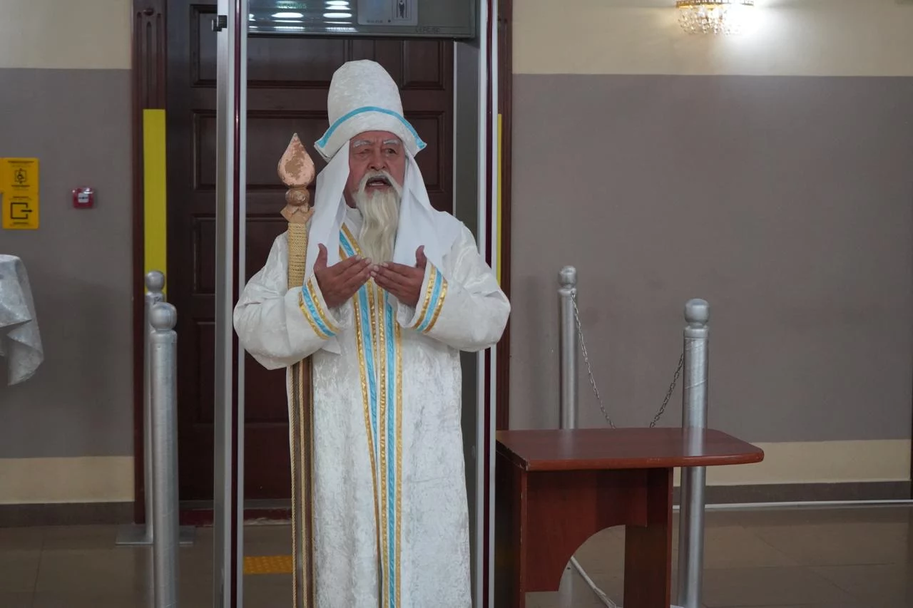 Изображение 1 для Қыдыр ата проголосовал на избирательном участке в Костанае