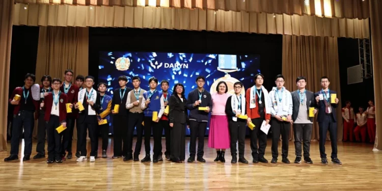 Изображение для новости: 143 призёра и 29 золотых: как прошла олимпиада по математике и информатике в Костанае