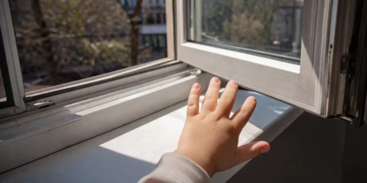 Изображение для новости: В один вечер случились два падения из окон в Костанайской области