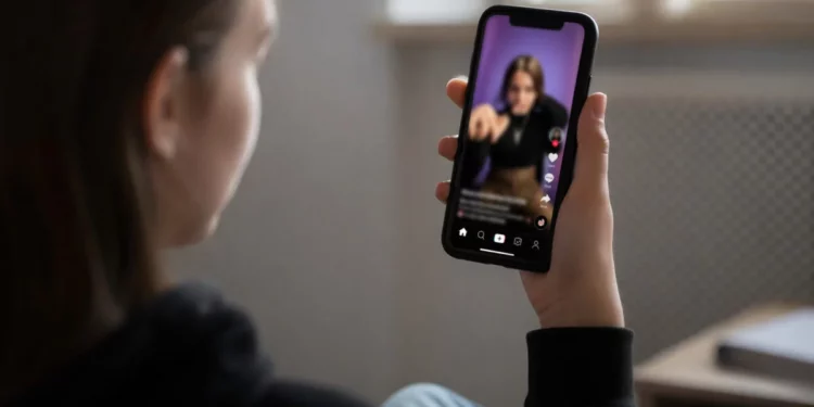 Изображение для новости: Сняли оскорбительные видео о педагогах и выложили в TikTok школьники в Костанайской области