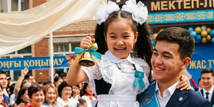 Изображение для новости: Праздник под контролем: в минпросвещения РК сообщили, как проводить выпускные вечера