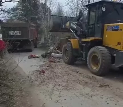 Изображение для новости: Свалка среди могил: жители Костаная жалуются на состояние кладбища