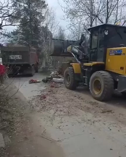 Изображение для новости: Свалка среди могил: жители Костаная жалуются на состояние кладбища