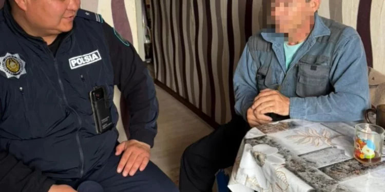 Изображение для новости: Участковый спас жизнь: в Костанайской области мужчину вытащили после отравления угарным газом