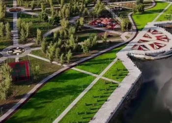 Изображение для новости: Триатлон-парк превратился в огромную фотолокацию с тюльпанами