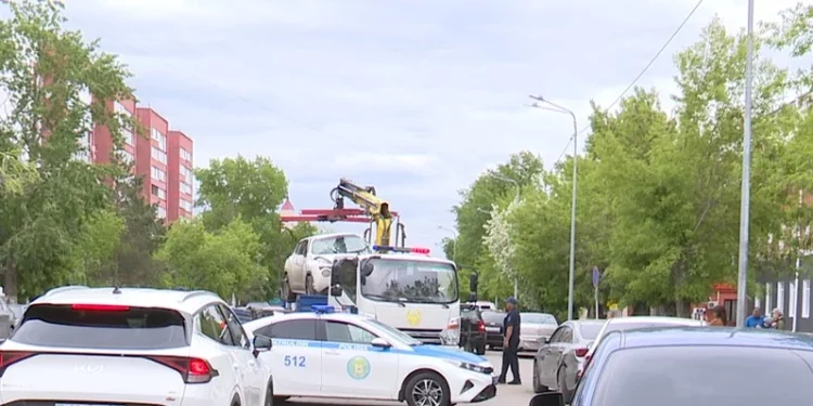 Изображение для новости: В Костанае перевернулся Nissan после столкновения с Kia
