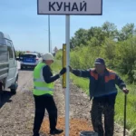 Изображение 1 для На трассах Костанайской области устанавливают новые дорожные знаки