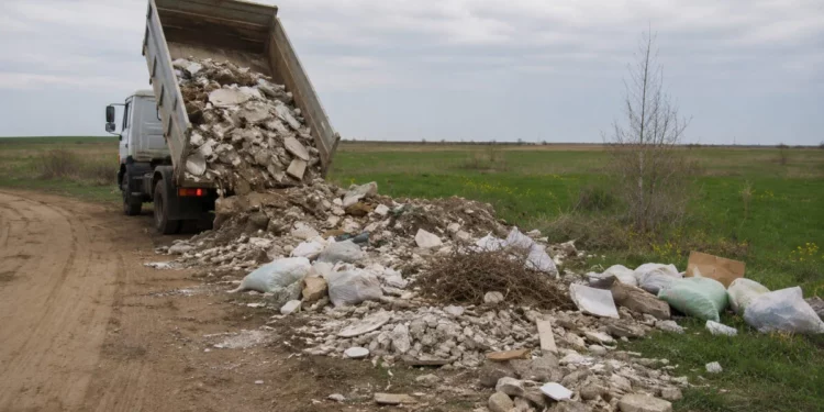 Изображение для новости: В Костанайской области за выброшенный в поле мусор назначили штраф почти в миллион тенге
