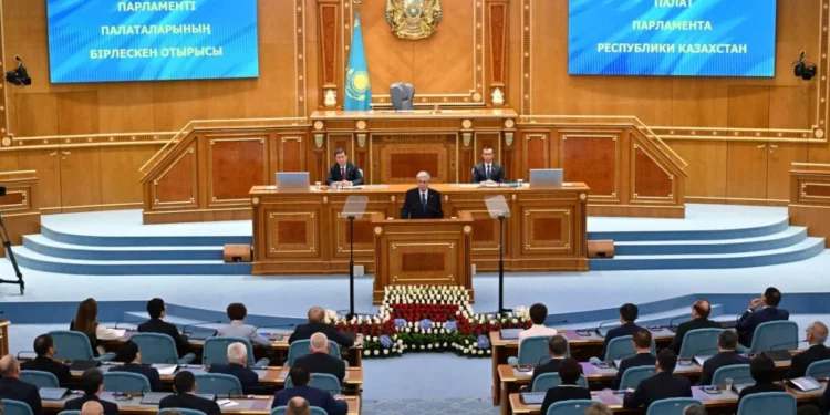 Изображение для новости: Токаев: зарплаты более 1,2 миллиона казахстанцев выросли до 100%
