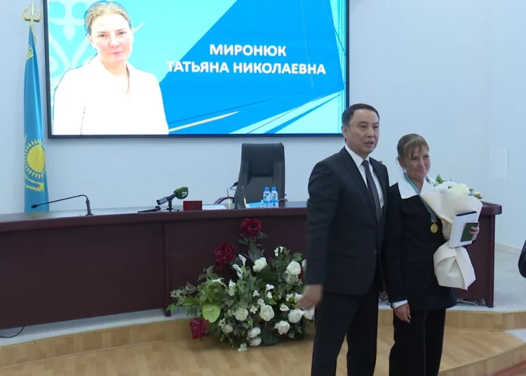 Изображение для новости: В 37 лет — мама семерых детей: костанайка получила «Алтын алқа»