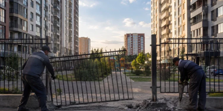 Изображение для новости: Жители не поделили двор: суд Костаная вынес решение по спорному ограждению