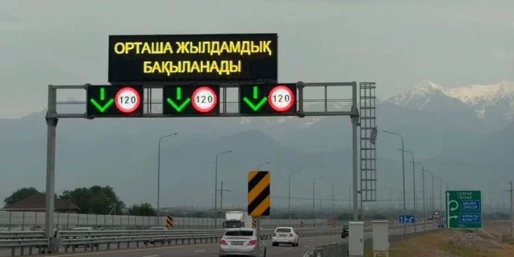 Изображение для новости: Летний поток машин вырос: казахстанских водителей предупредили об опасности
