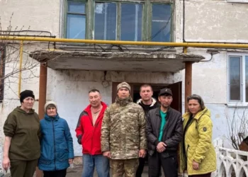 Изображение для новости: Пять этажей в дыму: костанайский пограничник помог вывести жильцов из горящего дома