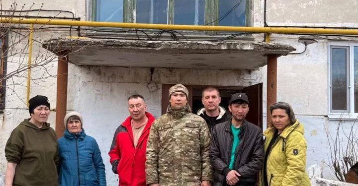 Изображение для новости: Пять этажей в дыму: костанайский пограничник помог вывести жильцов из горящего дома