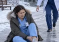 Изображение 2 для Упала на льду у поликлиники: кто отвечает за производственную травму в Костанайской области