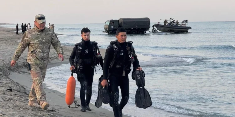Изображение для новости: Сотни спасателей, авиация и водолазы: на Каспии продолжается поисковая операция