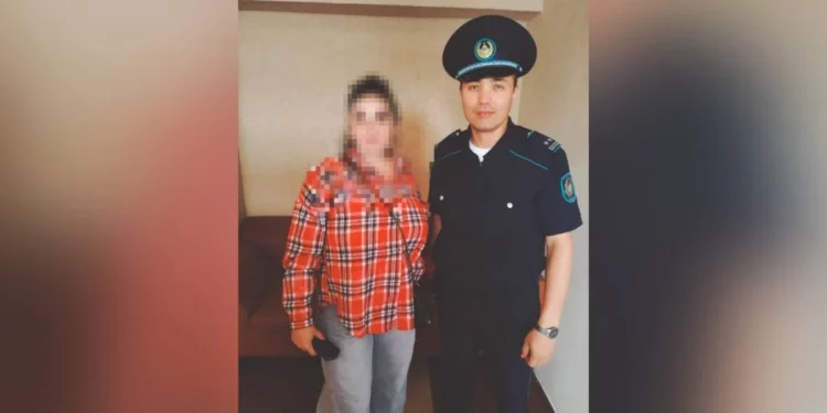 Изображение для новости: Мошенники держали жительницу Рудного «на крючке»: вмешался полицейский