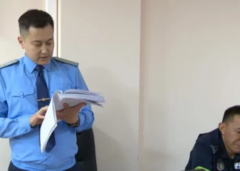 Изображение для новости: Избиение полицейского сняли на видео: трое подсудимых отказались от присяжных