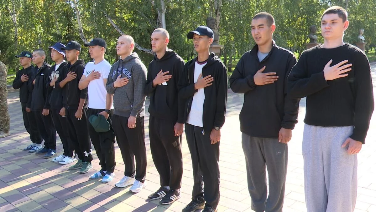 Изображение 1 для В Костанае проводили призывников на воинскую службу