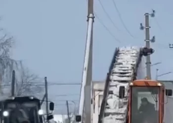 Изображение для новости: Ваши новости: в Костанае-2 убирают снег