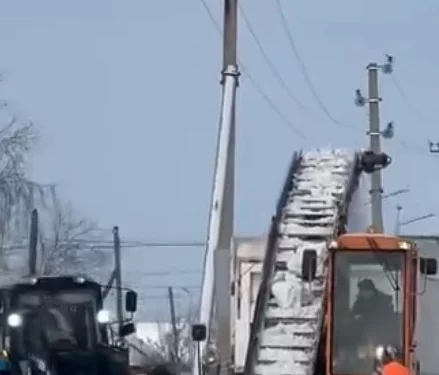Изображение для новости: Ваши новости: в Костанае-2 убирают снег