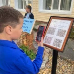 Изображение 6 для Читающую аллею с QR-библиотекой и солнечной станцией открыли в школе Костанайской области