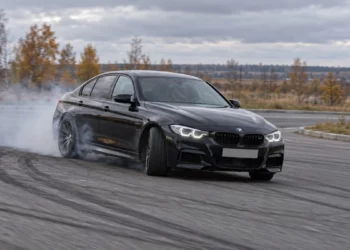 Изображение для новости: Дрифт довёл до суда: водителя BMW оштрафовали в Костанае